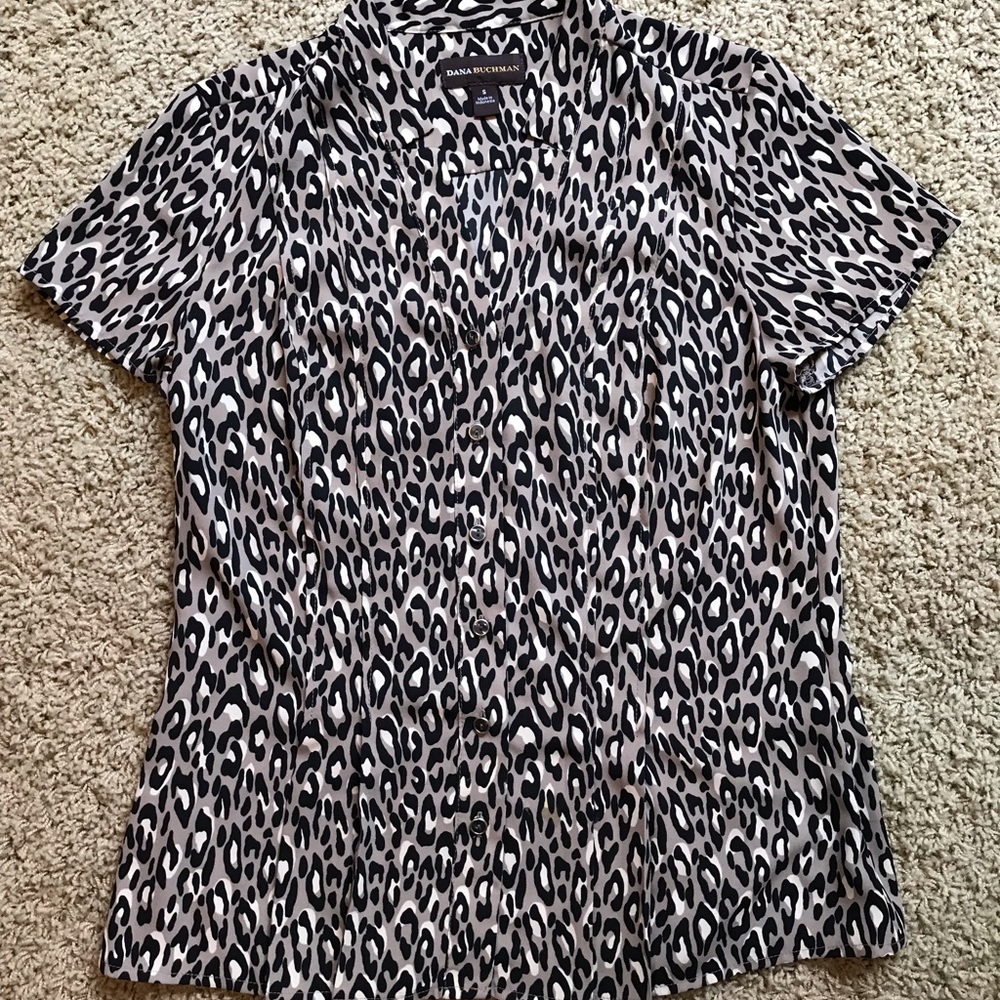 Dana Buchman cap-sleeve animal print blouse